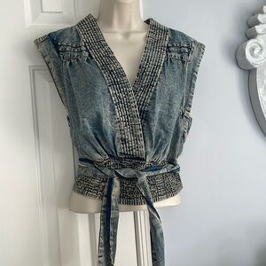 Super cute ladies Anthropologie denim shirt, size medium